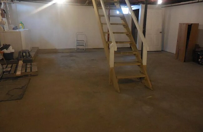 Building Photo - 20 Bauer Ln