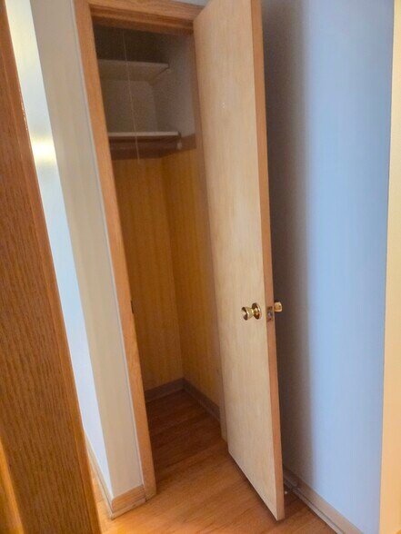 Building Photo - 5850 N Mulligan Ave