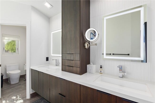 Building Photo - 9301 St James Cir