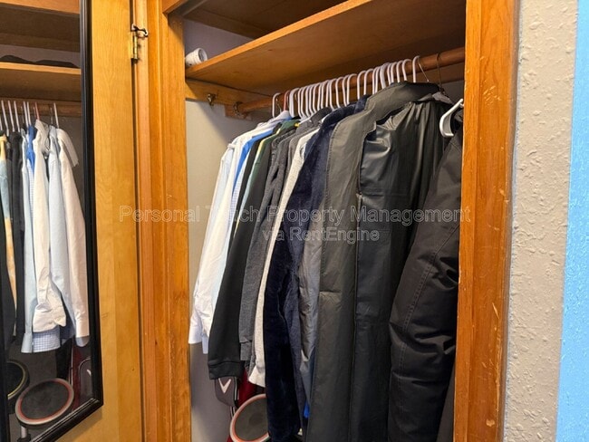 Building Photo - 606 5th St S