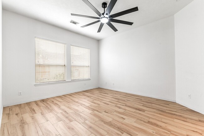 Building Photo - 28259 Daystrom Ln