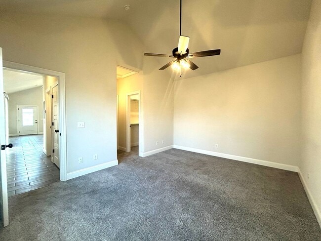 Building Photo - Water included - 1 Bed 1 Bath Near Downtown Rogers