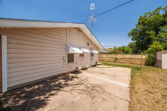 Building Photo - For Lease