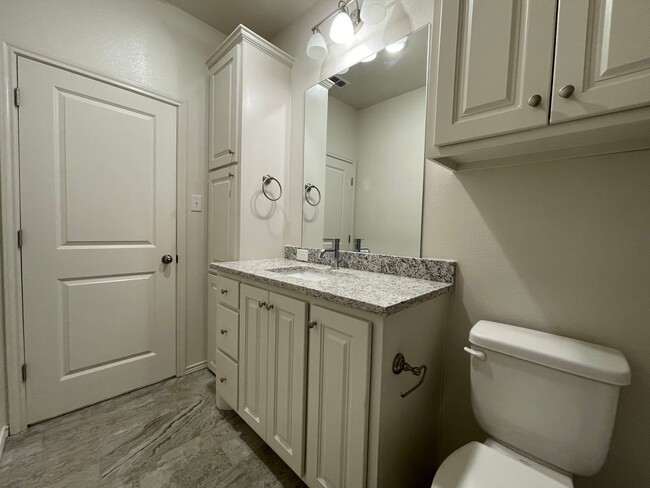 Building Photo - Beautiful New Townhome in North Lubbock Cl...