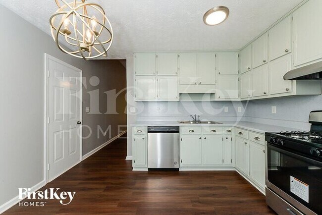 Building Photo - 470 Willow Ln