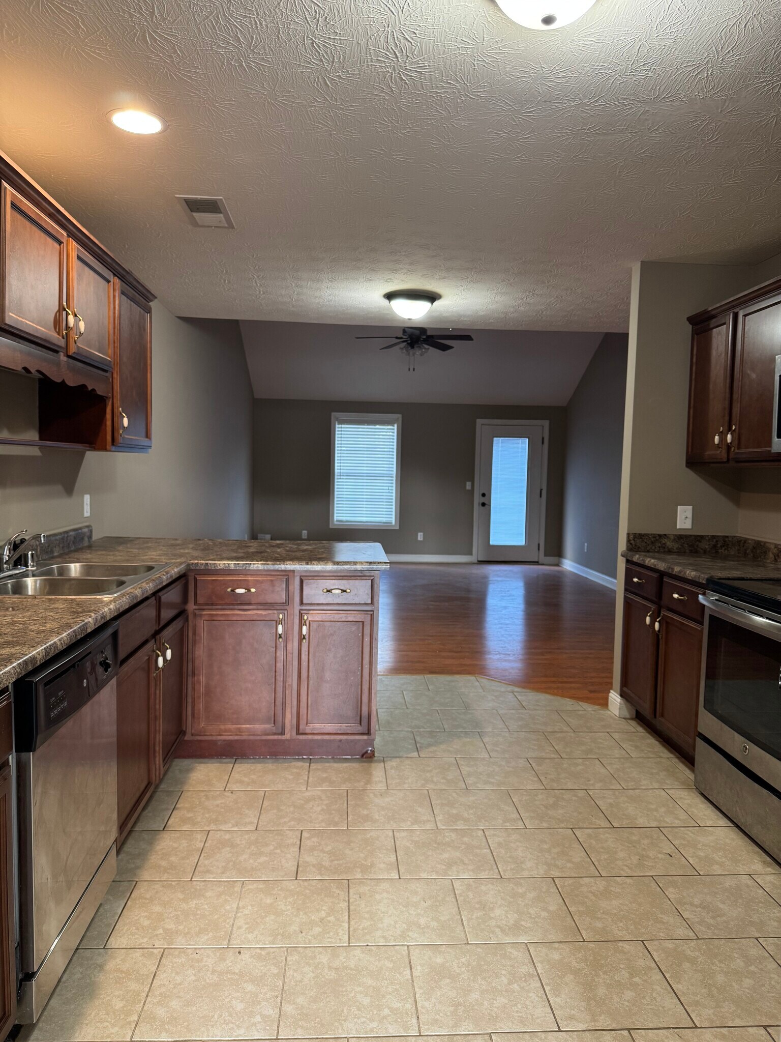 Building Photo - 6084 Lauren Ln