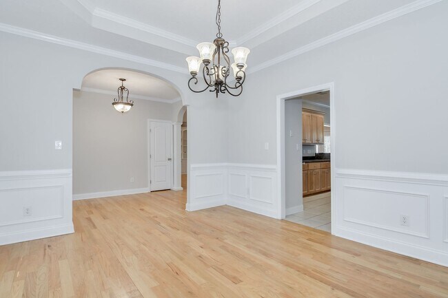 Building Photo - Large House on 3.5 Acres in Harlem