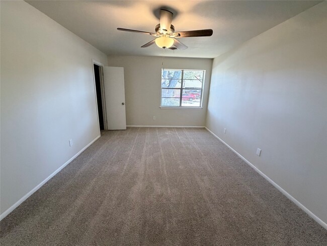 Building Photo - 3616 Willowick Dr