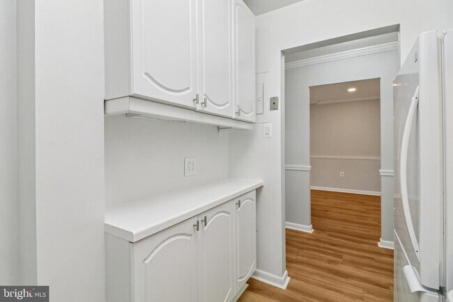 Building Photo - 10300 Westlake Dr