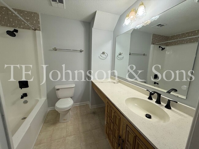 Building Photo - Cozy & Stylish 2BR Home with Fireplace, Su...