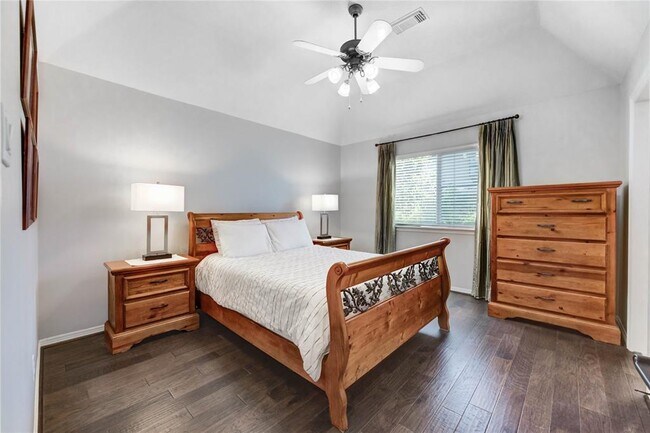 Building Photo - 855 Plainwood Dr