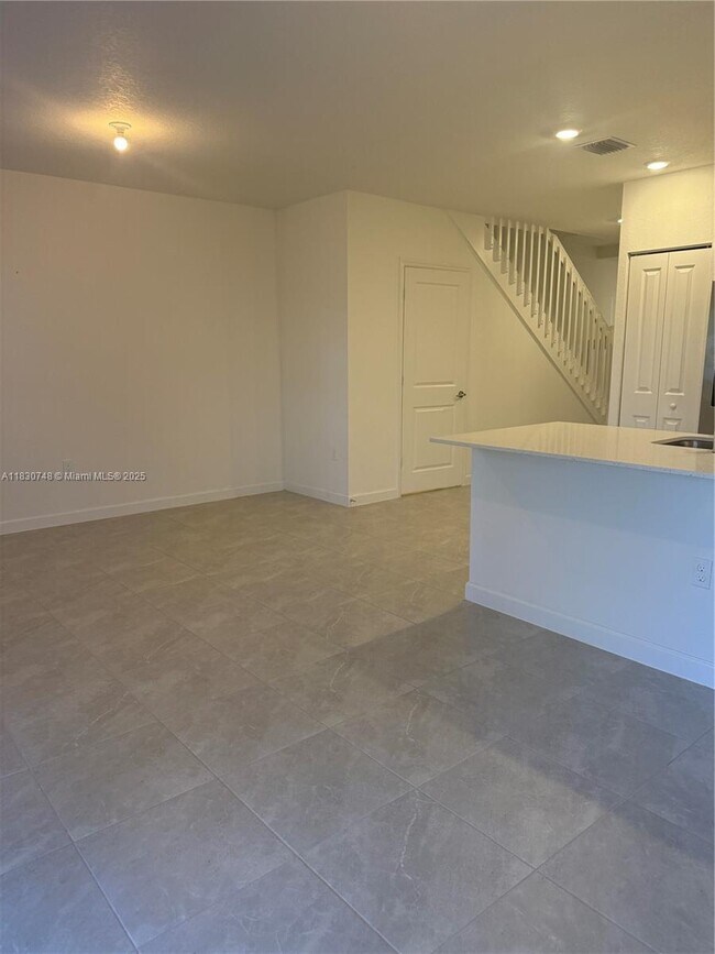 Building Photo - 5145 SW 37th St