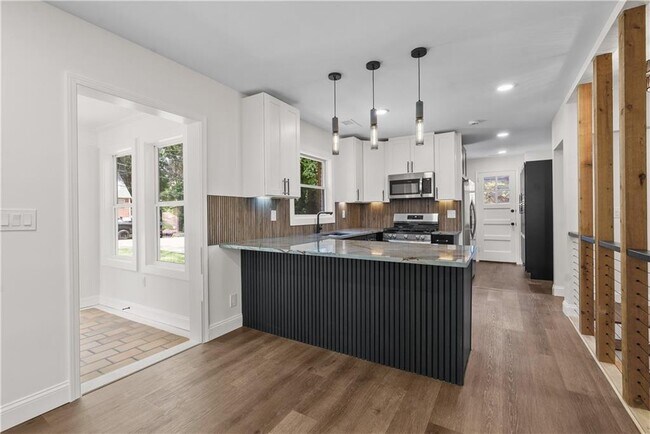 Building Photo - 1658 Altadena Pl SW