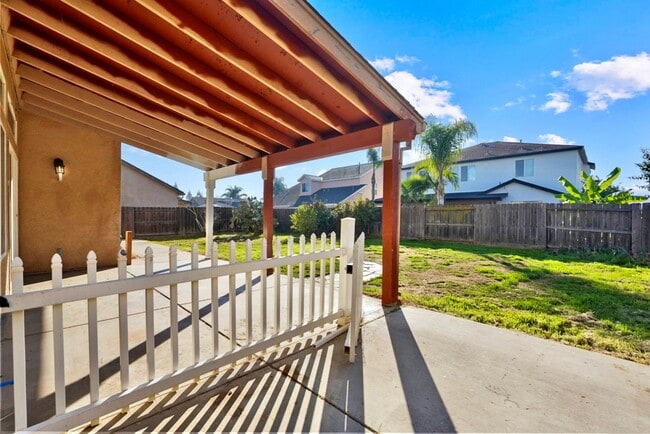 Building Photo - Beautiful 4 Bedroom 3 Bath home in Riverbank