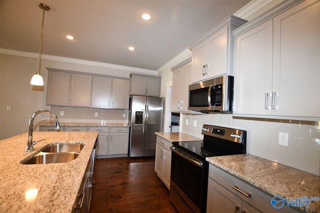 Building Photo - 702 Sluice Dr SW