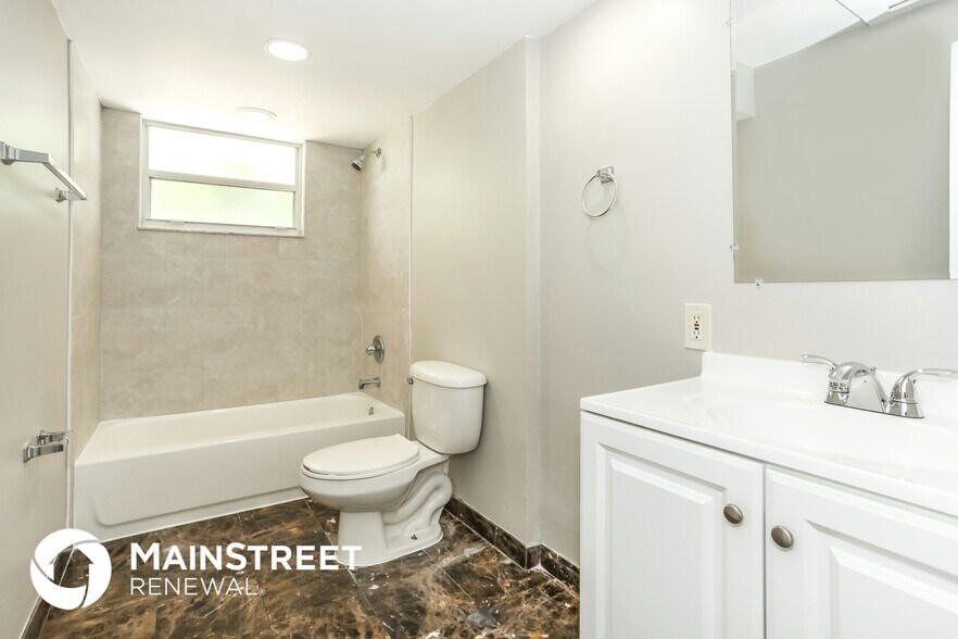Building Photo - 317 NW 49th St