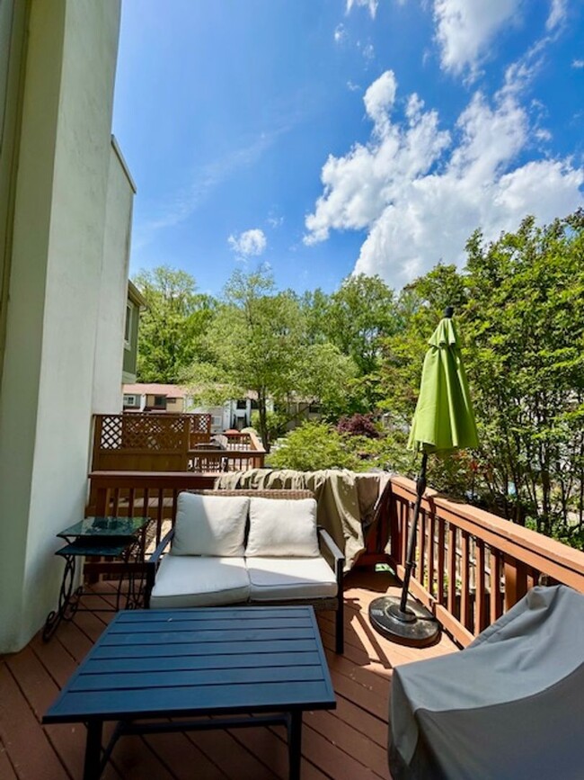 Building Photo - Welcome to this Lovely Home in Reston, VA!