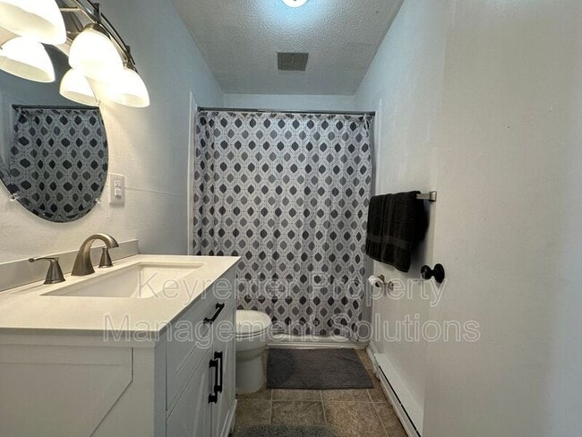 Building Photo - 621 C St