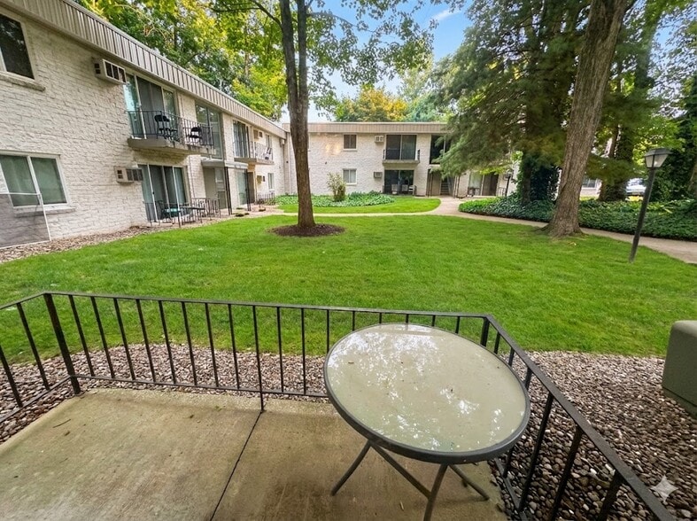 Building Photo - 956 S Lincoln St