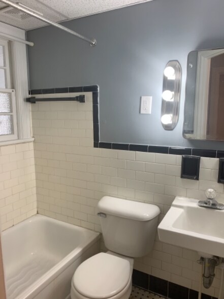 Building Photo - 1902 7th St