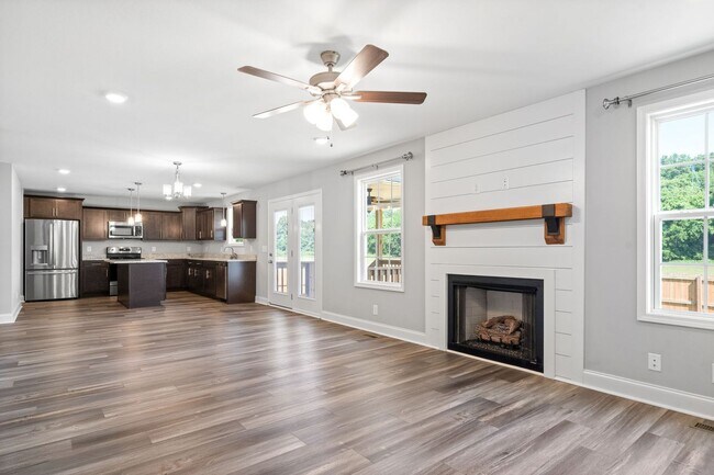 Building Photo - Beautiful Home Close to Fort Campell Ready for You to Make New Memories In