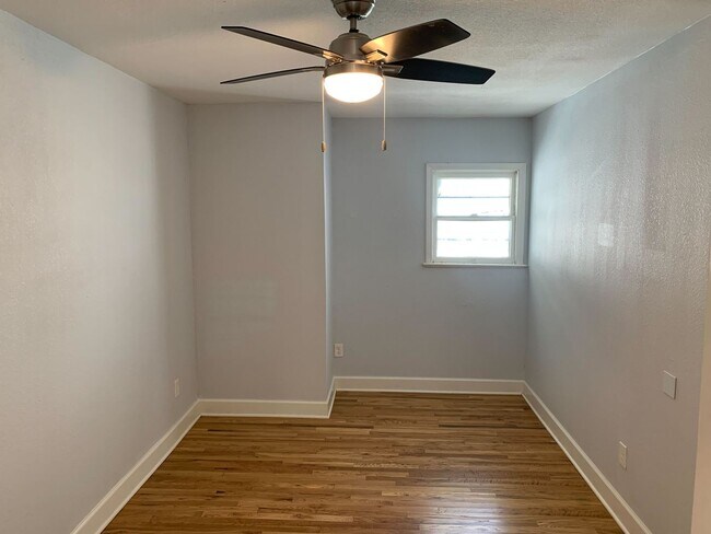 Building Photo - 819 San Antonio Ave