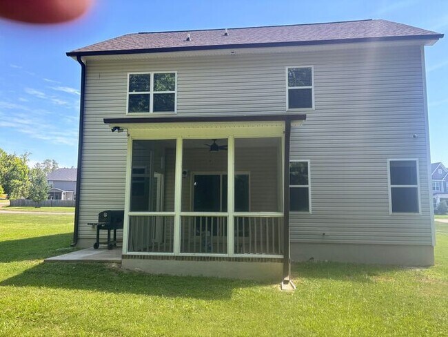 Building Photo - 3 Bedrooms 2.5 baths Ranch