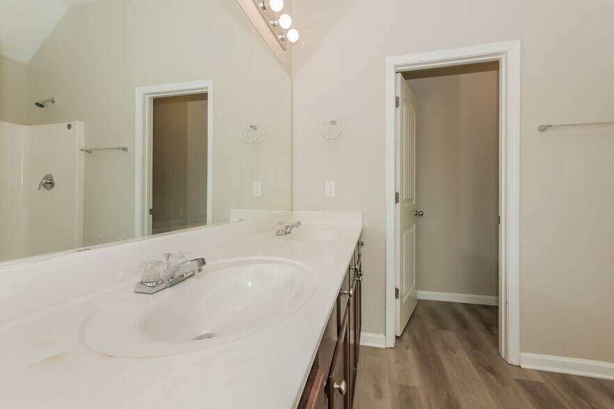 Building Photo - 1817 Crandon Ct