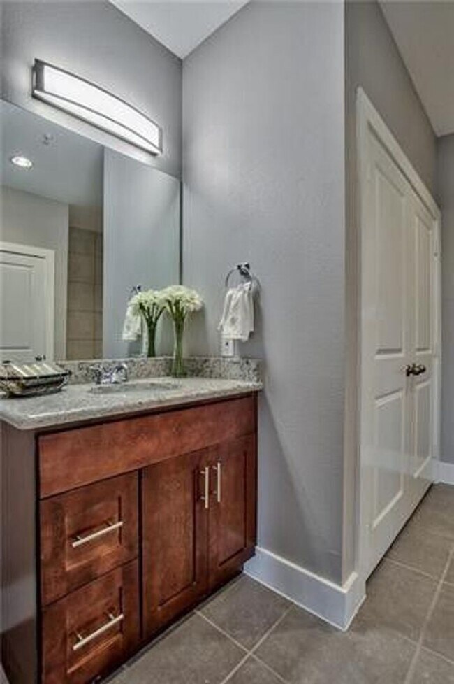 Building Photo - 13609 Pinnacle Cir W