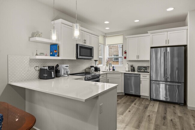 Building Photo - 5210b Brooklyn Ave NE