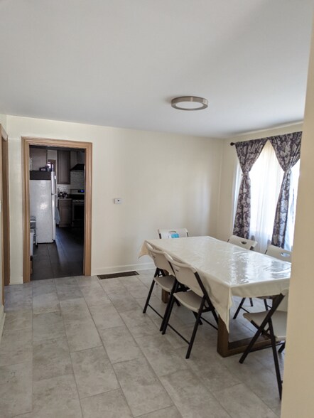 Building Photo - 3322 W Catalpa Ave