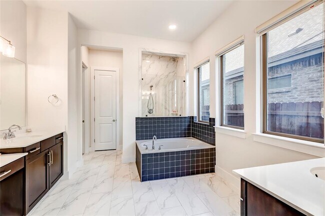 Building Photo - 212 Charbono St