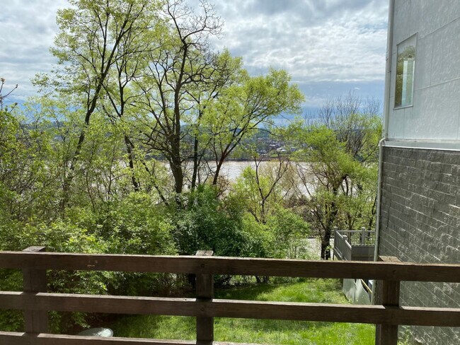 Building Photo - 1001 Hatch St