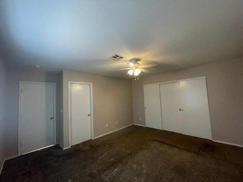 Building Photo - 5925 Kenmore St