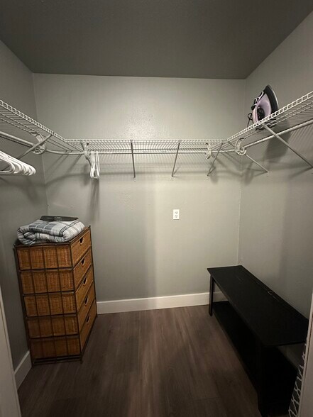 Walk-In Closet - 903 W Linden St
