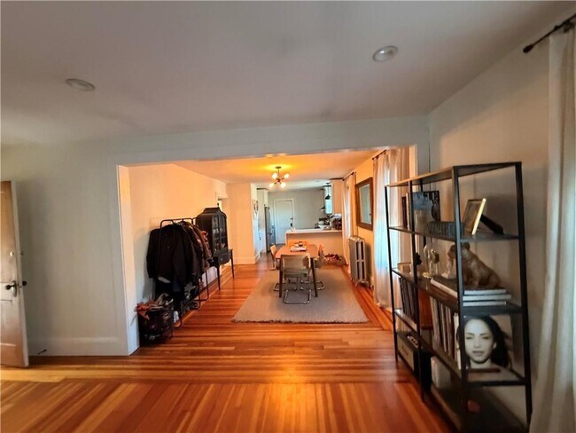 Building Photo - 16 Apthorp Ave