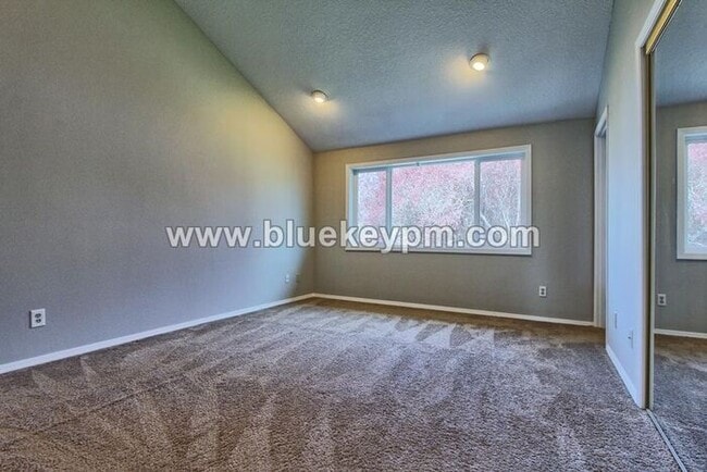 Building Photo - Luxury 3 Bed, 2.5 Bath Home in Beaverton with Large Yard and Bonus Room