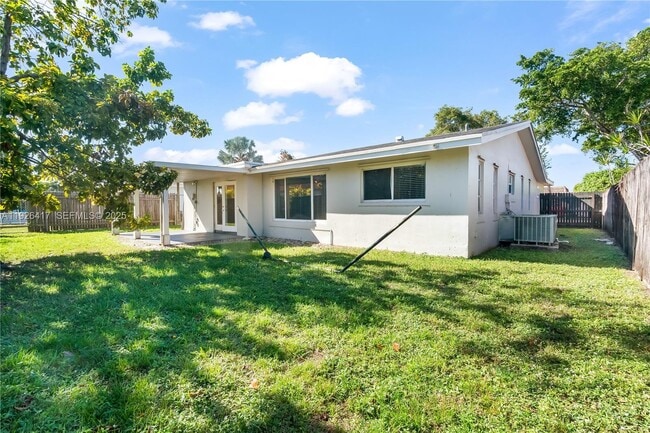 Building Photo - 8172 NW 67th Ave