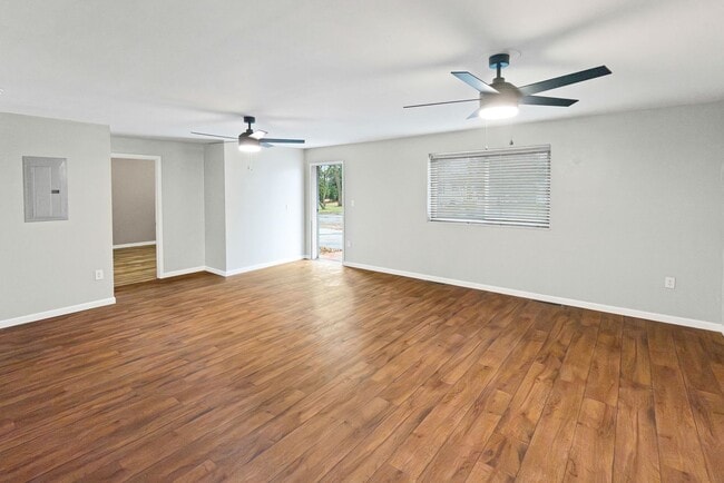 Building Photo - 113 E Apple St