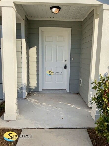 Building Photo - 8013 Stuart Ave