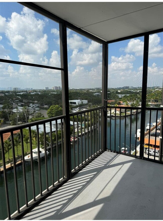 Building Photo - 2500 NE 135th St