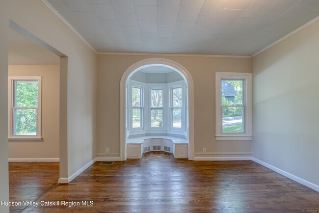 Building Photo - 186 2nd St