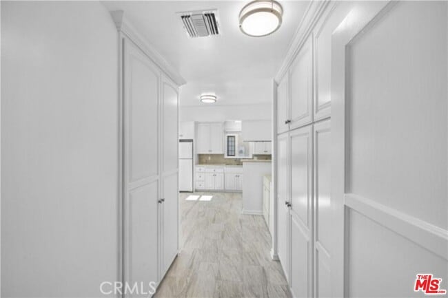 Building Photo - 1021 N Frederic St