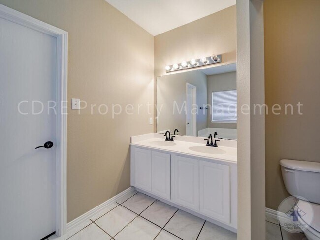 Building Photo - 4016 Summerhill Ln