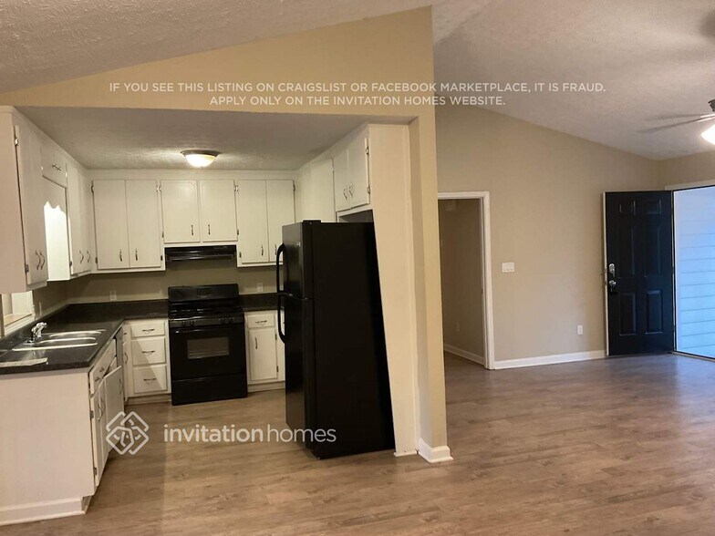 Building Photo - 305 N Briar Ridge