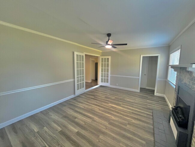 Building Photo - 3 Bed, 2 Bath DeBary Home with Modern Upda...