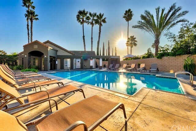 Building Photo - 420 Lake St