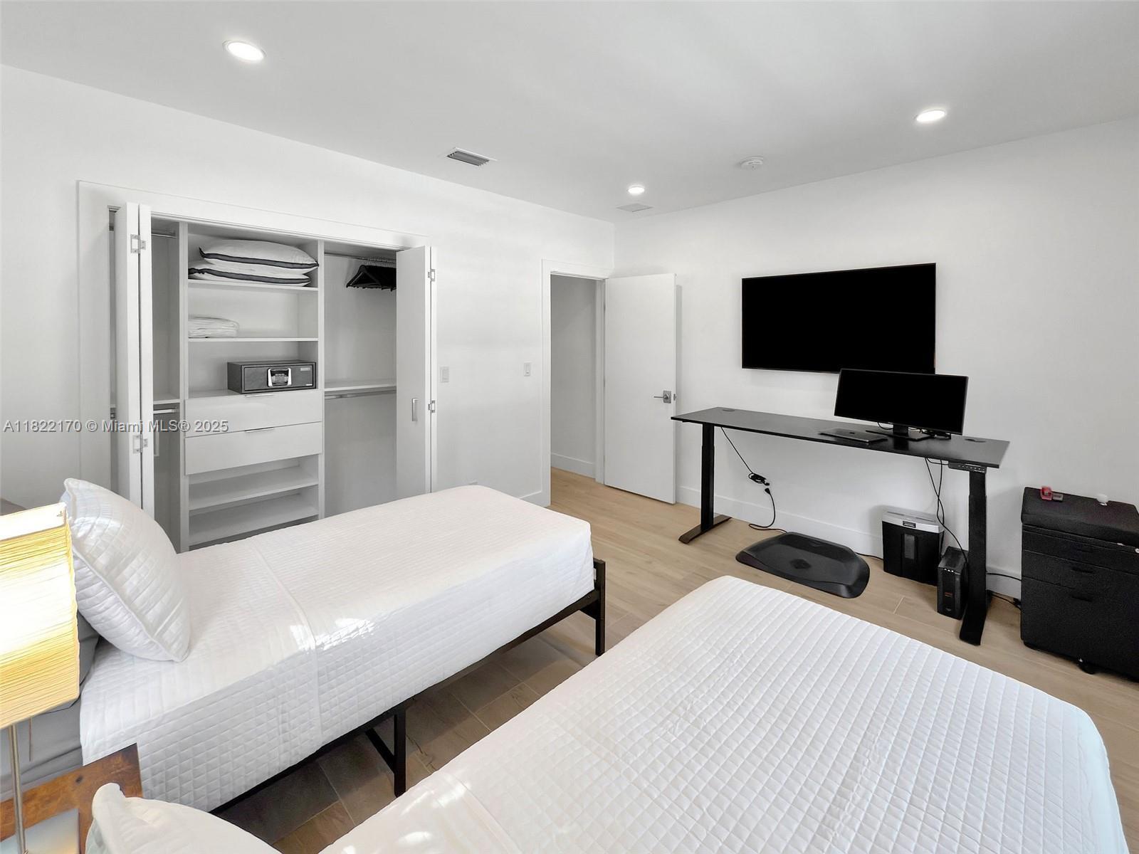 Building Photo - 130 SW 26th Rd