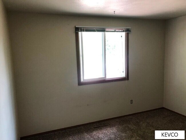 Building Photo - Charming Home in Beautiful Neighborhood by Park!