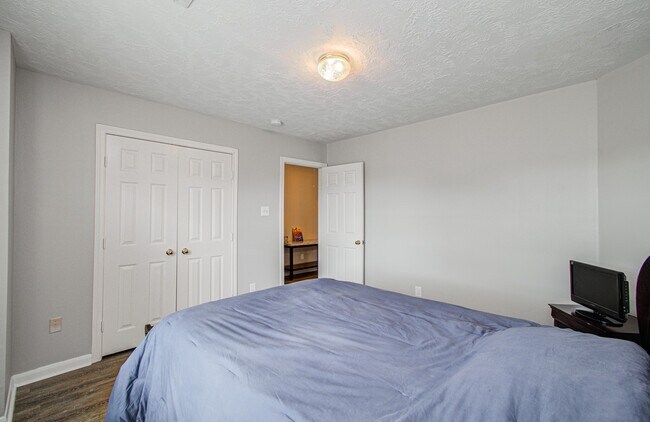 Building Photo - 3043 W Hampton Dr